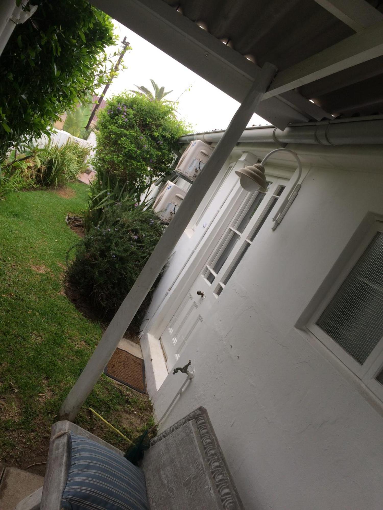Breeze Inn Guesthouse Kiddʼs Beach 객실 사진