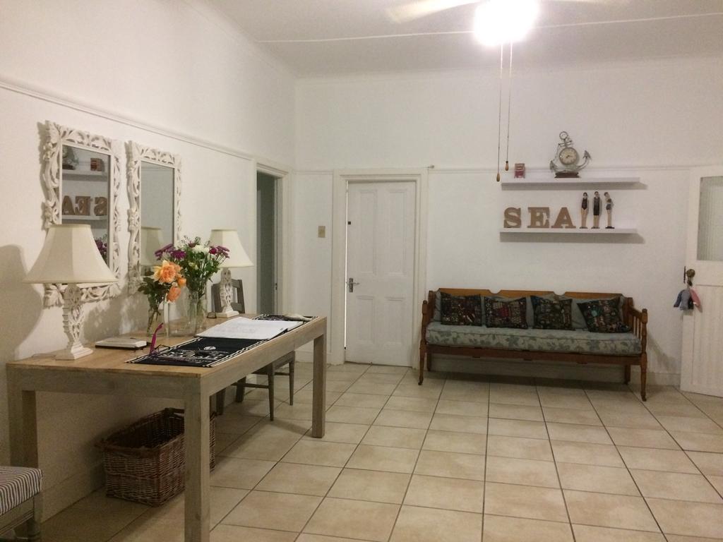 Breeze Inn Guesthouse Kiddʼs Beach 외부 사진