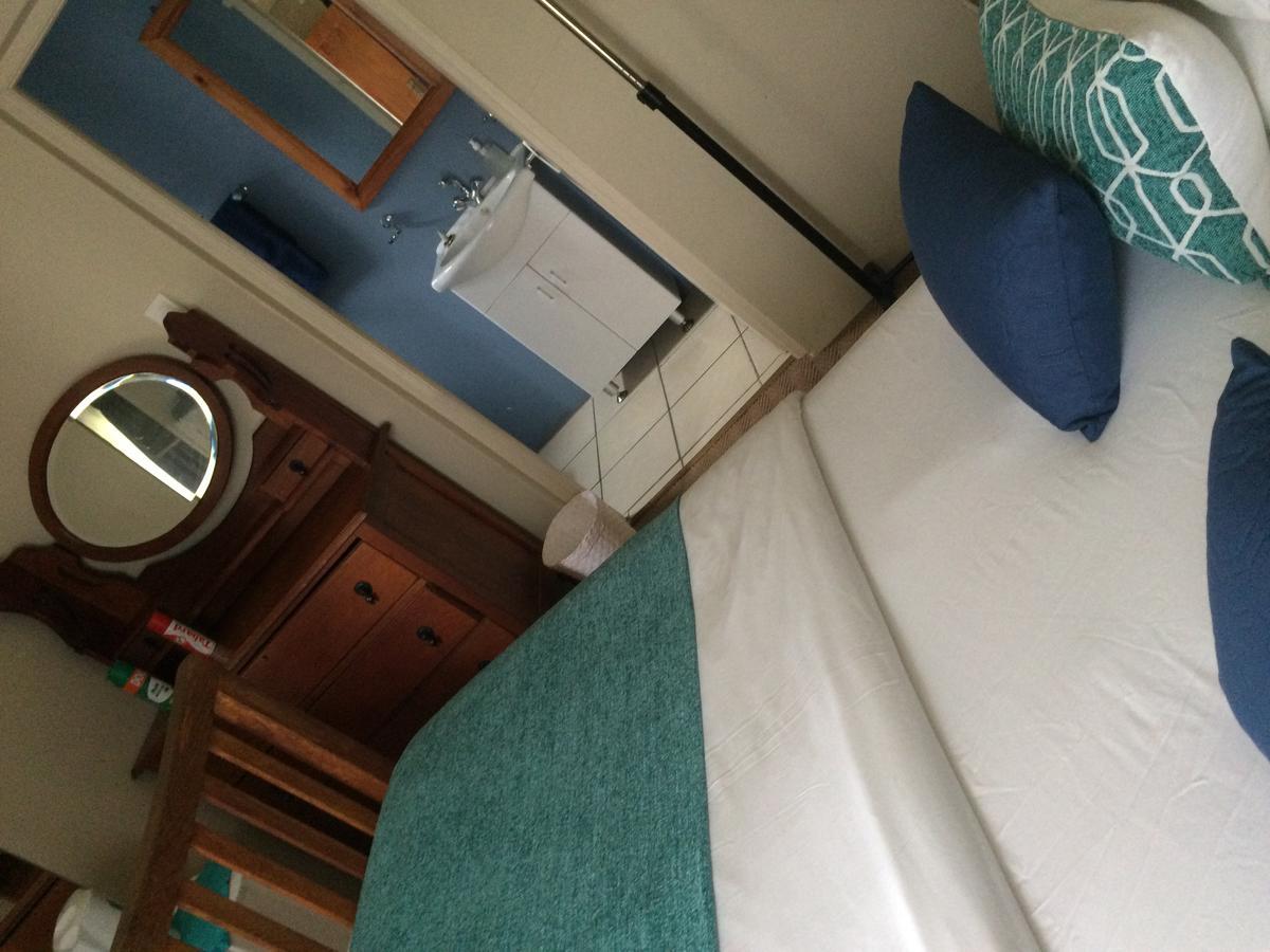 Breeze Inn Guesthouse Kiddʼs Beach 객실 사진